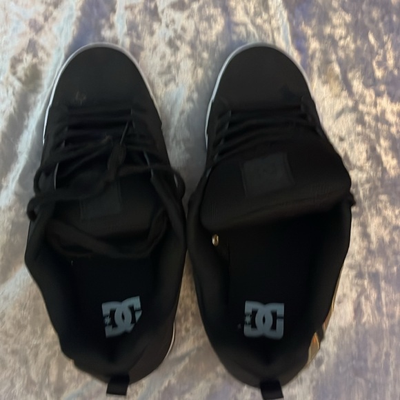 Sneakers - Picture 4 of 8